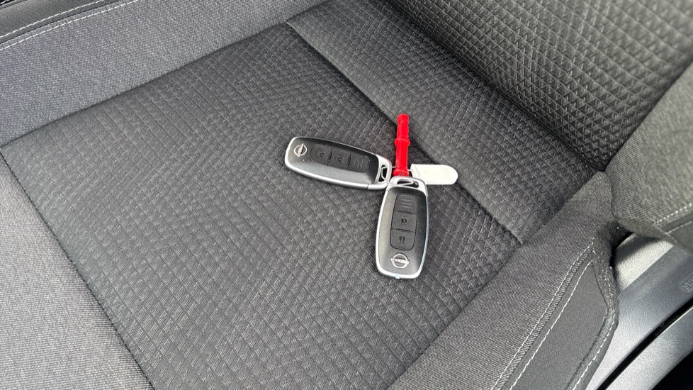 Nissan Qashqai 1.3 DiG-T MH N-Connecta 5dr Petrol Hatchback - Image 20