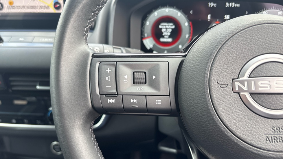 Nissan Qashqai 1.3 DiG-T MH N-Connecta 5dr Petrol Hatchback - Image 21