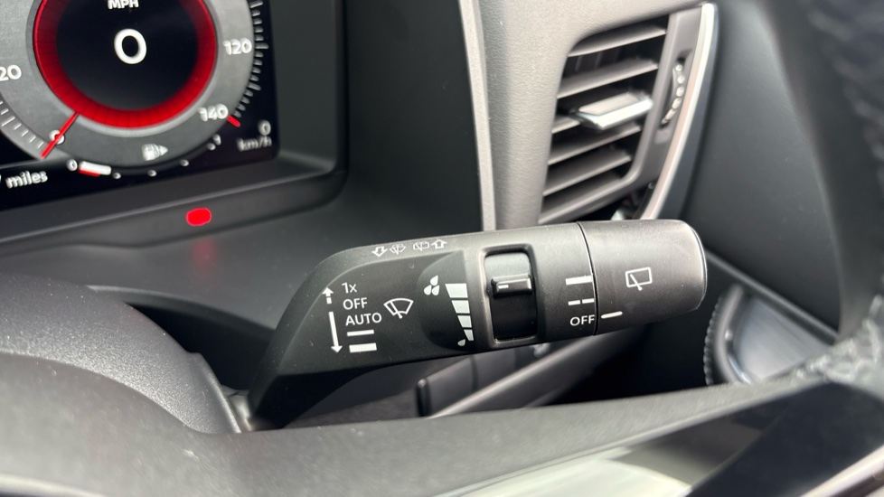 Nissan Qashqai 1.3 DiG-T MH N-Connecta 5dr Petrol Hatchback - Image 23