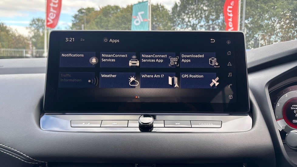 Nissan Qashqai 1.3 DiG-T MH N-Connecta 5dr Petrol Hatchback - Image 33