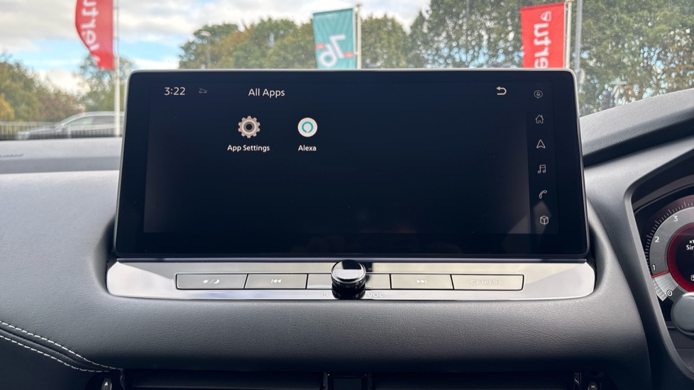 Nissan Qashqai 1.3 DiG-T MH N-Connecta 5dr Petrol Hatchback - Image 35