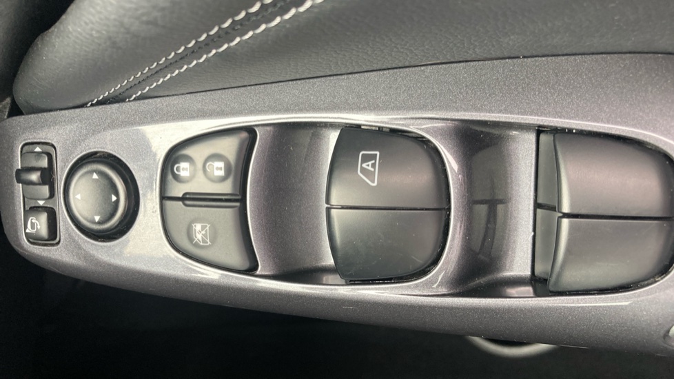 Nissan Juke 1.0 DiG-T 114 Tekna 5dr DCT Petrol Hatchback - Image 23