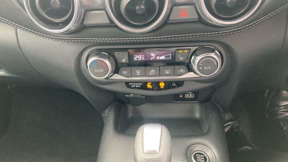 Nissan Juke 1.0 DiG-T 114 Tekna 5dr DCT Petrol Hatchback - Image 30