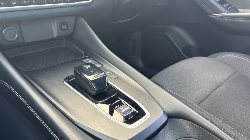 Nissan Qashqai 1.5 E-Power N-Connecta 5dr Auto Hybrid Hatchback - Image 13