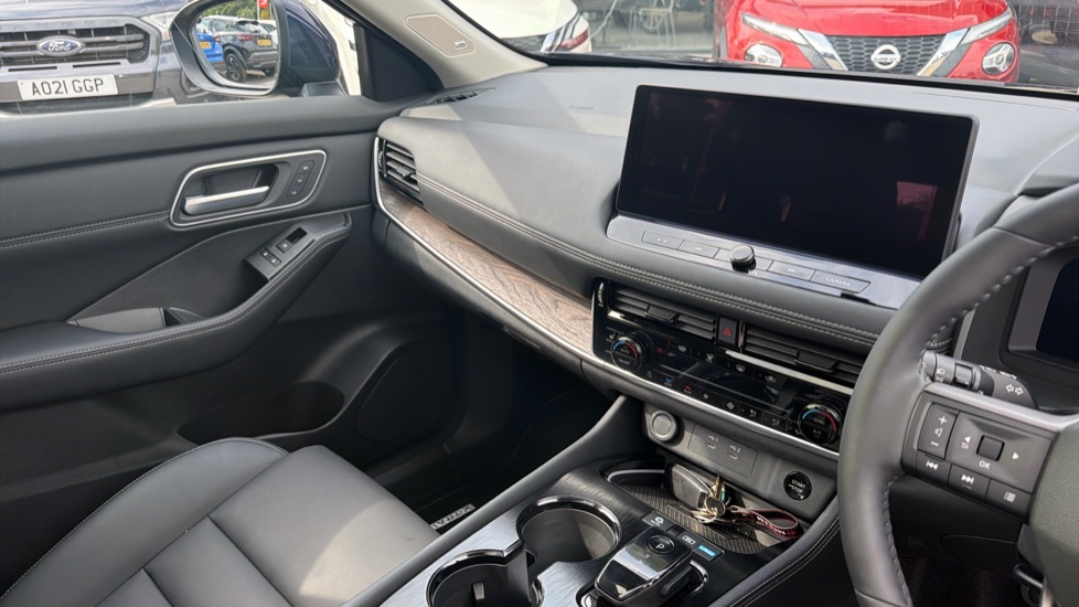Nissan X-Trail 1.5 E-Power E-4orce 213 Tekna 5dr [7 Seat] Auto Hybrid Station Wagon - Image 14