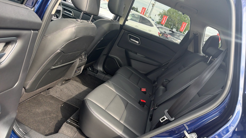 Nissan X-Trail 1.5 E-Power E-4orce 213 Tekna 5dr [7 Seat] Auto Hybrid Station Wagon - Image 16