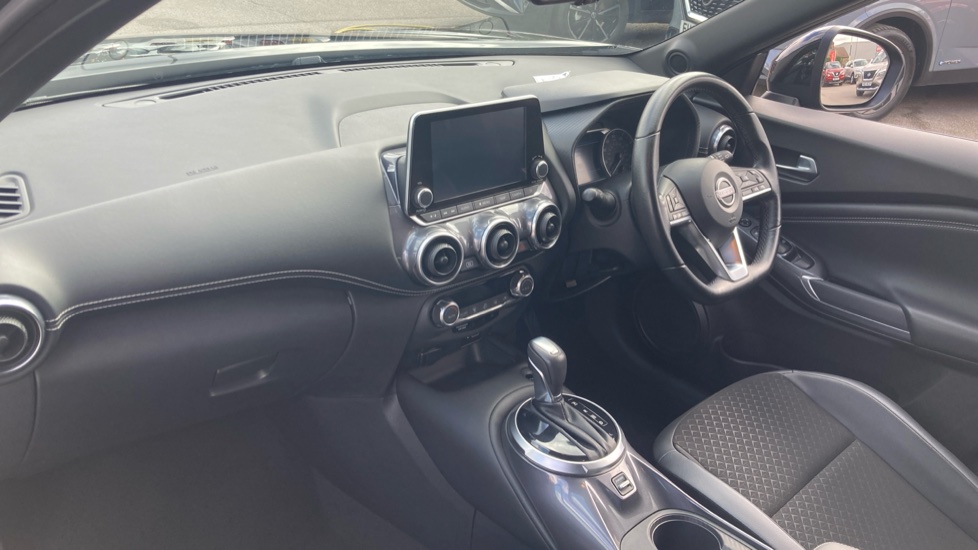 Nissan Juke 1.6 Hybrid N-Connecta 5dr Auto Hybrid Hatchback - Image 9