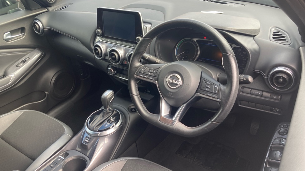 Nissan Juke 1.6 Hybrid N-Connecta 5dr Auto Hybrid Hatchback - Image 11