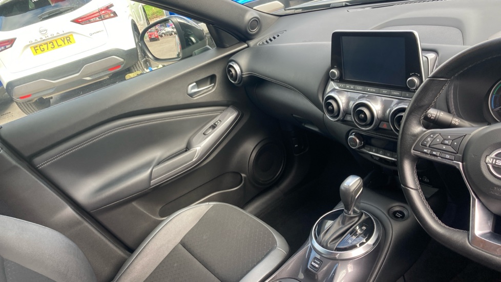 Nissan Juke 1.6 Hybrid N-Connecta 5dr Auto Hybrid Hatchback - Image 14