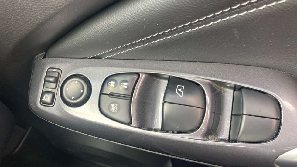 Nissan Juke 1.6 Hybrid N-Connecta 5dr Auto Hybrid Hatchback - Image 21