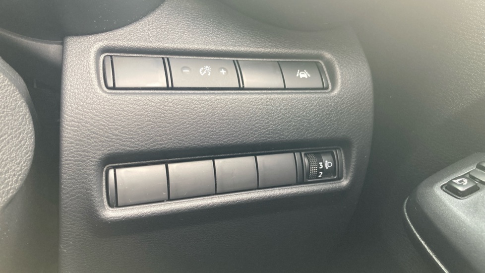 Nissan Juke 1.6 Hybrid N-Connecta 5dr Auto Hybrid Hatchback - Image 22