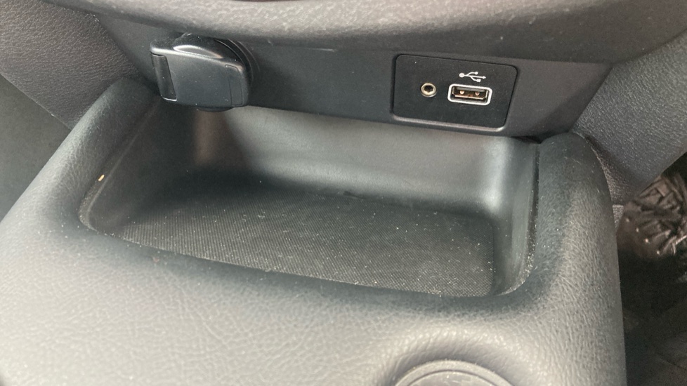 Nissan Juke 1.6 Hybrid N-Connecta 5dr Auto Hybrid Hatchback - Image 32