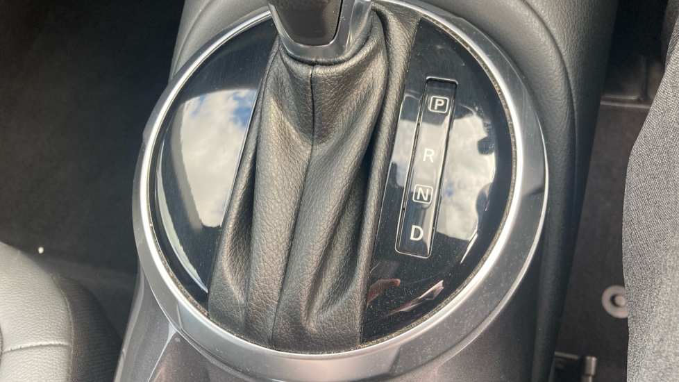 Nissan Juke 1.6 Hybrid N-Connecta 5dr Auto Hybrid Hatchback - Image 34