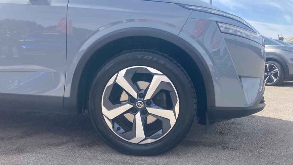 Nissan Qashqai 1.3 DiG-T MH Premiere Edition 5dr Petrol Hatchback - Image 7
