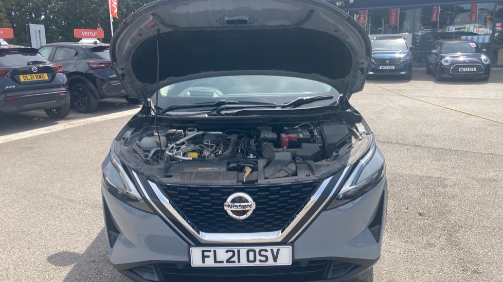 Nissan Qashqai 1.3 DiG-T MH Premiere Edition 5dr Petrol Hatchback - Image 8