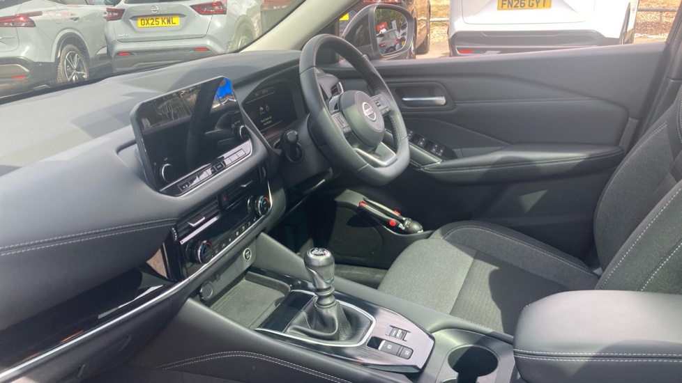 Nissan Qashqai 1.3 DiG-T MH Premiere Edition 5dr Petrol Hatchback - Image 9