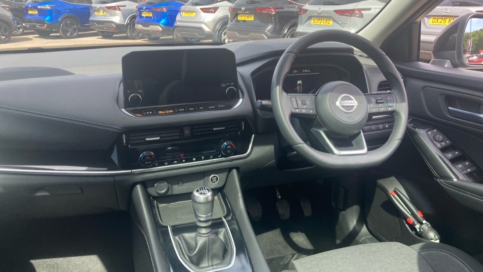 Nissan Qashqai 1.3 DiG-T MH Premiere Edition 5dr Petrol Hatchback - Image 10