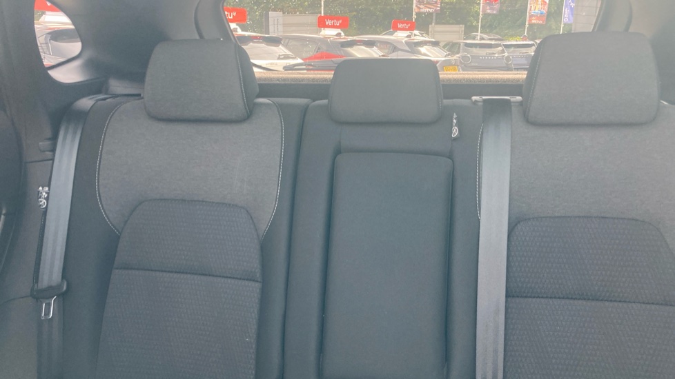 Nissan Qashqai 1.3 DiG-T MH Premiere Edition 5dr Petrol Hatchback - Image 15