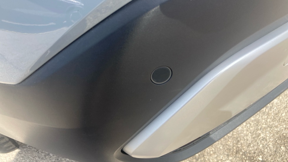 Nissan Qashqai 1.3 DiG-T MH Premiere Edition 5dr Petrol Hatchback - Image 22