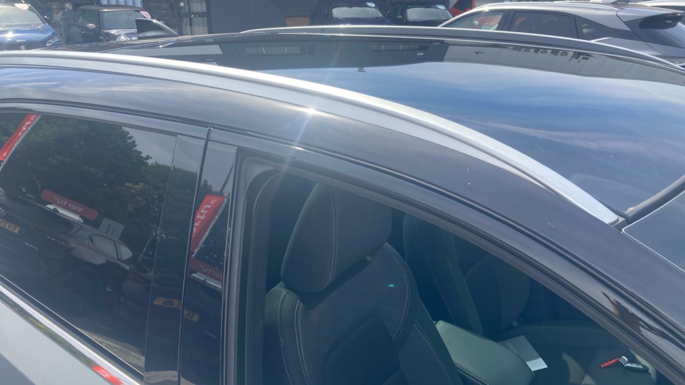 Nissan Qashqai 1.3 DiG-T MH Premiere Edition 5dr Petrol Hatchback - Image 24