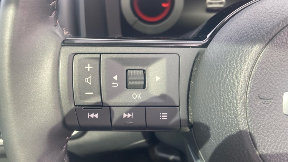 Nissan Qashqai 1.3 DiG-T MH Premiere Edition 5dr Petrol Hatchback - Image 27