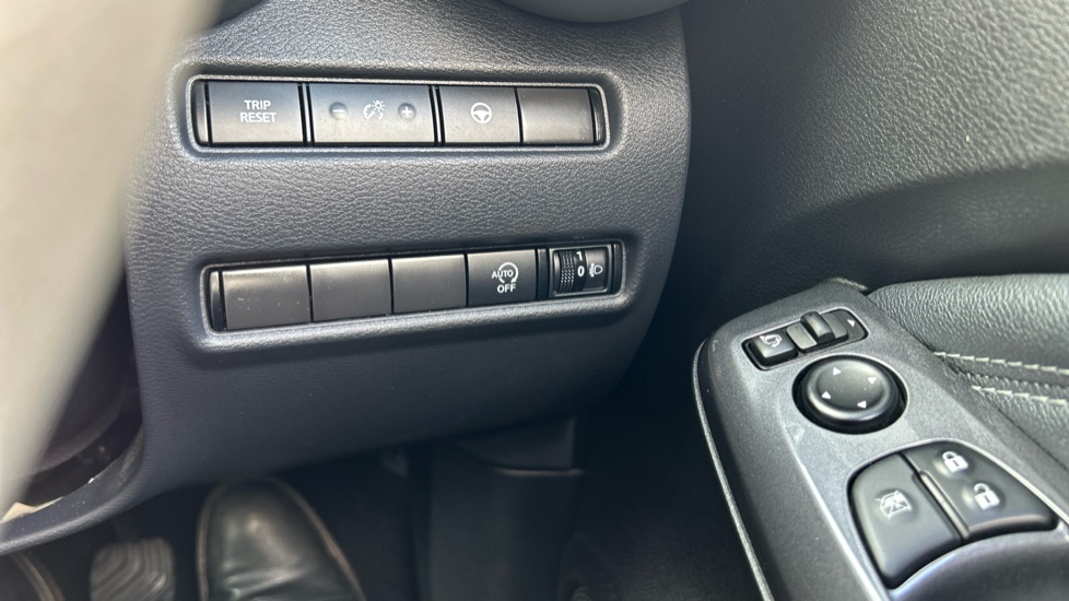 Nissan Juke 1.0 DiG-T 114 Tekna 5dr Petrol Hatchback - Image 33
