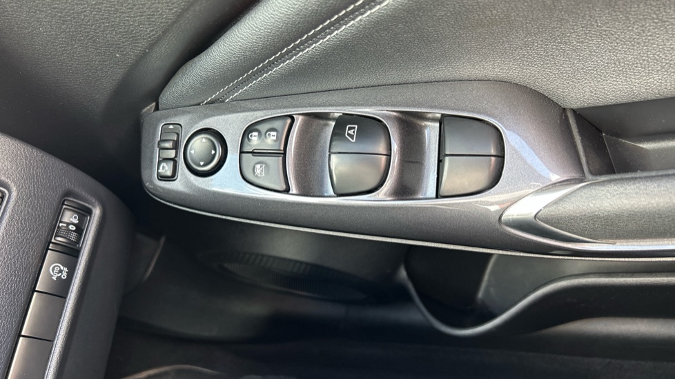 Nissan Juke 1.0 DiG-T 114 Tekna 5dr Petrol Hatchback - Image 34