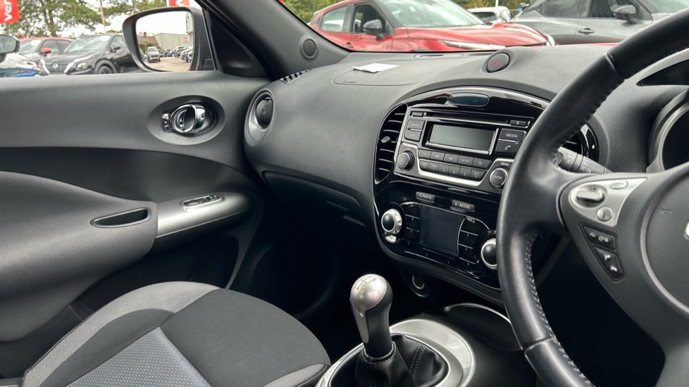 Nissan Juke 1.6 [112] Acenta 5dr Petrol Hatchback - Image 14