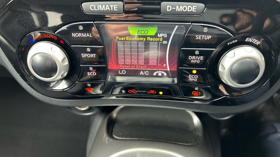 Nissan Juke 1.6 [112] Acenta 5dr Petrol Hatchback - Image 26