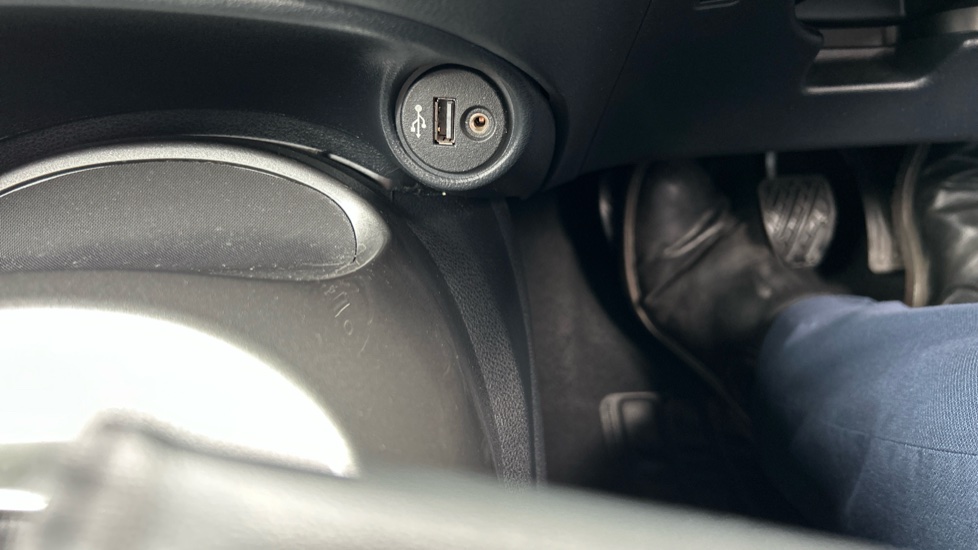 Nissan Juke 1.6 [112] Acenta 5dr Petrol Hatchback - Image 27
