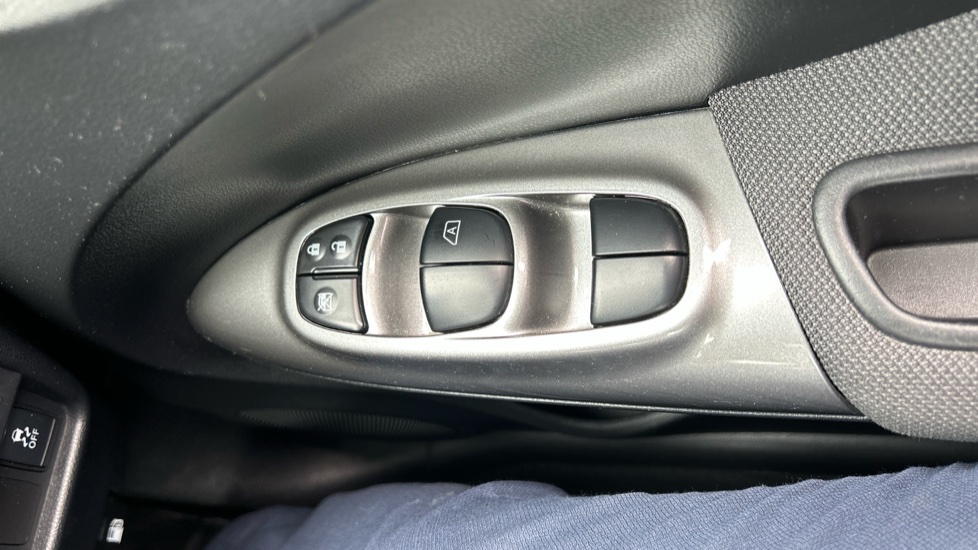 Nissan Juke 1.6 [112] Acenta 5dr Petrol Hatchback - Image 35