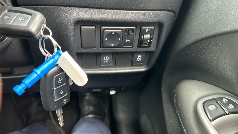 Nissan Juke 1.6 [112] Acenta 5dr Petrol Hatchback - Image 36