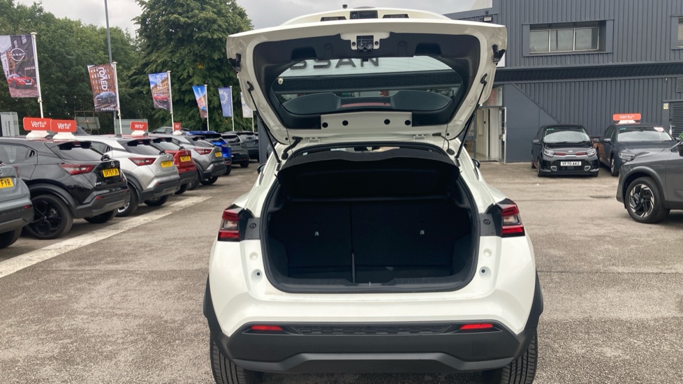 Nissan Juke 1.0 DiG-T Acenta Premium 5dr Petrol Hatchback - Image 4