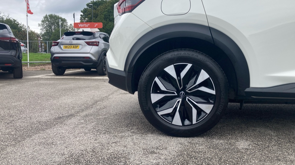 Nissan Juke 1.0 DiG-T Acenta Premium 5dr Petrol Hatchback - Image 7