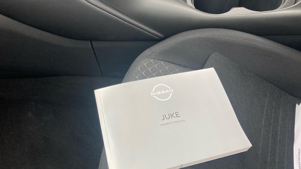 Nissan Juke 1.0 DiG-T Acenta Premium 5dr Petrol Hatchback - Image 19