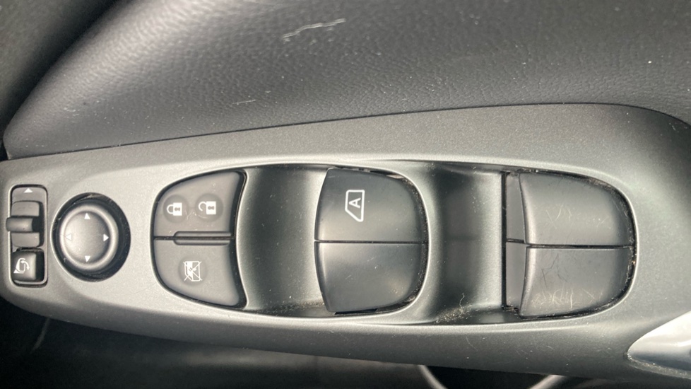 Nissan Juke 1.0 DiG-T Acenta Premium 5dr Petrol Hatchback - Image 24