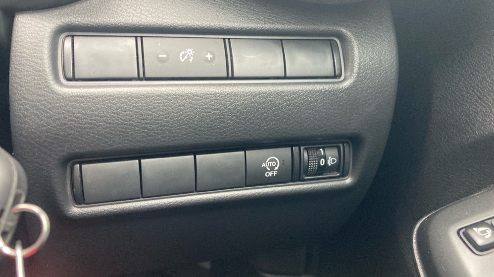 Nissan Juke 1.0 DiG-T Acenta Premium 5dr Petrol Hatchback - Image 25