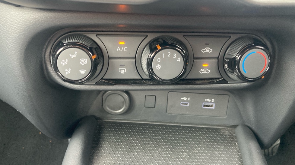 Nissan Juke 1.0 DiG-T Acenta Premium 5dr Petrol Hatchback - Image 26