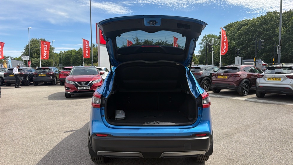 Nissan Qashqai 1.3 DiG-T 160 N-Connecta 5dr DCT [Glass Roof Pack] Petrol Hatchback - Image 4