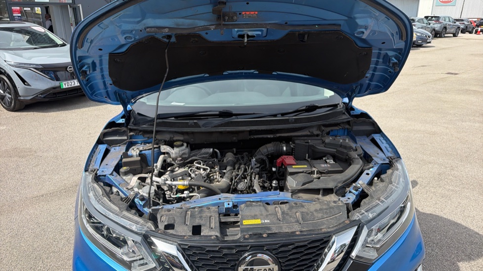 Nissan Qashqai 1.3 DiG-T 160 N-Connecta 5dr DCT [Glass Roof Pack] Petrol Hatchback - Image 8