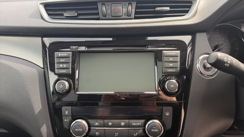 Nissan Qashqai 1.3 DiG-T 160 N-Connecta 5dr DCT [Glass Roof Pack] Petrol Hatchback - Image 12