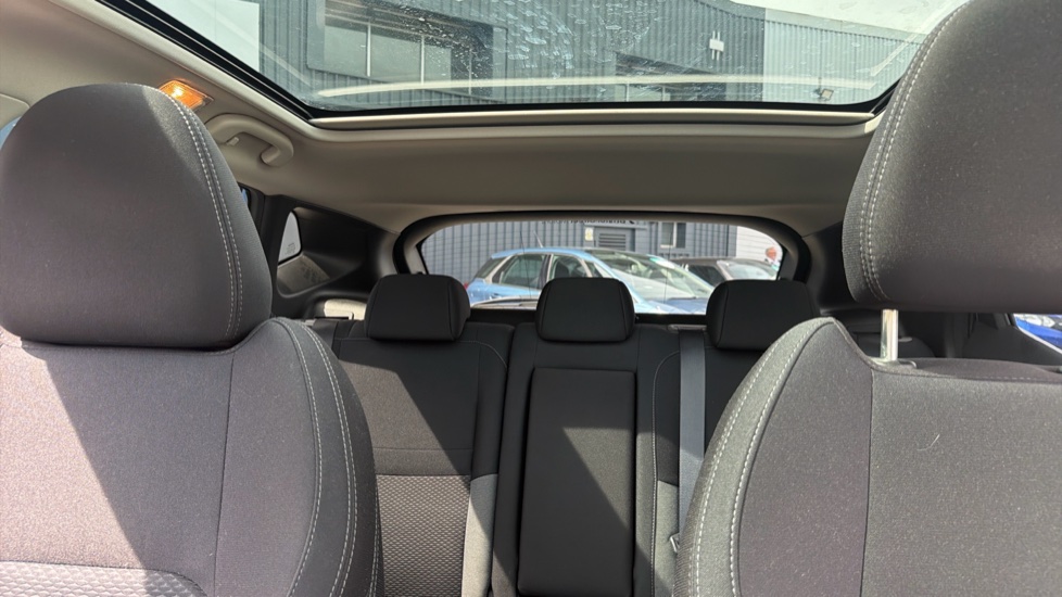 Nissan Qashqai 1.3 DiG-T 160 N-Connecta 5dr DCT [Glass Roof Pack] Petrol Hatchback - Image 15