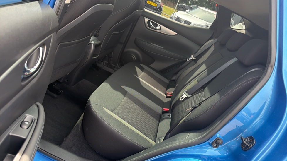 Nissan Qashqai 1.3 DiG-T 160 N-Connecta 5dr DCT [Glass Roof Pack] Petrol Hatchback - Image 16
