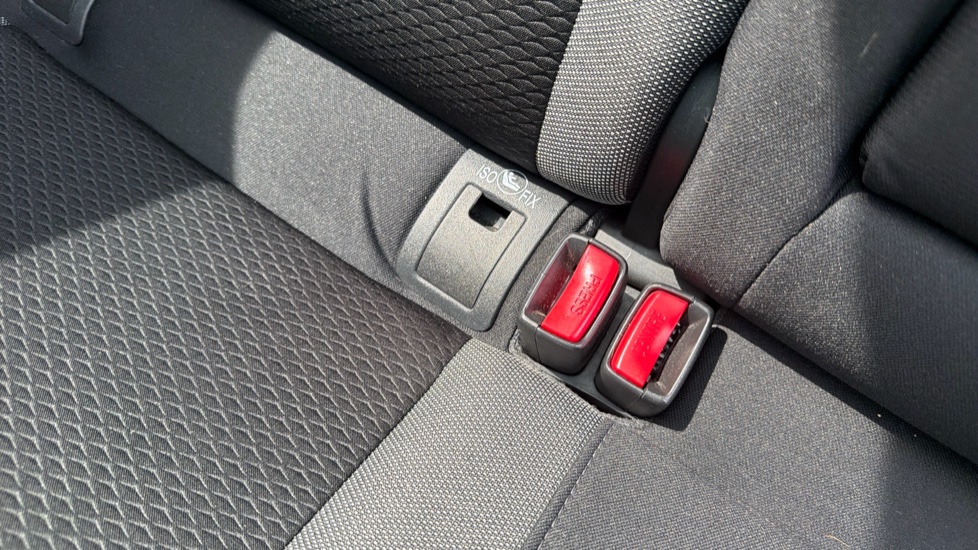 Nissan Qashqai 1.3 DiG-T 160 N-Connecta 5dr DCT [Glass Roof Pack] Petrol Hatchback - Image 17
