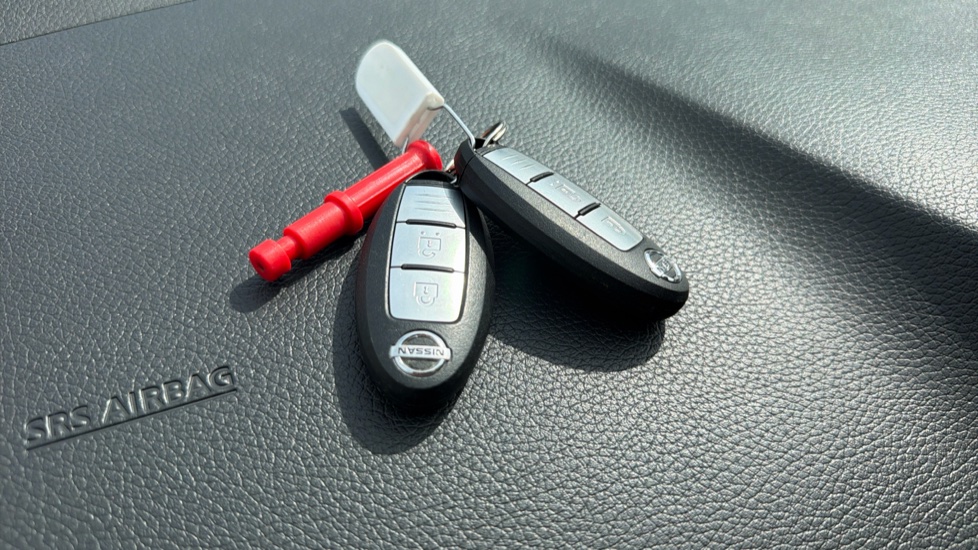 Nissan Qashqai 1.3 DiG-T 160 N-Connecta 5dr DCT [Glass Roof Pack] Petrol Hatchback - Image 20
