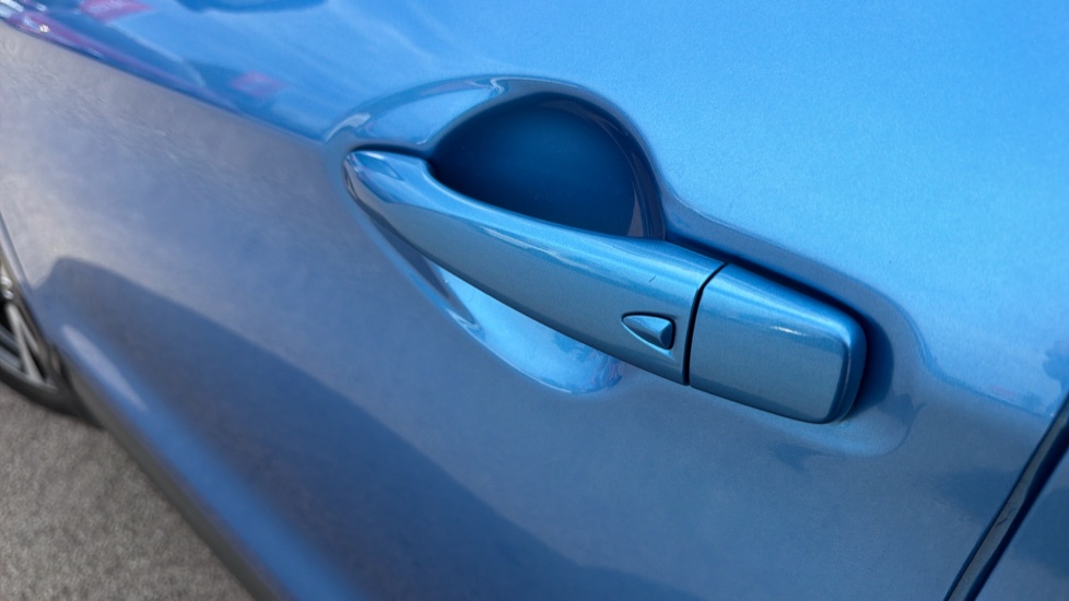 Nissan Qashqai 1.3 DiG-T 160 N-Connecta 5dr DCT [Glass Roof Pack] Petrol Hatchback - Image 24