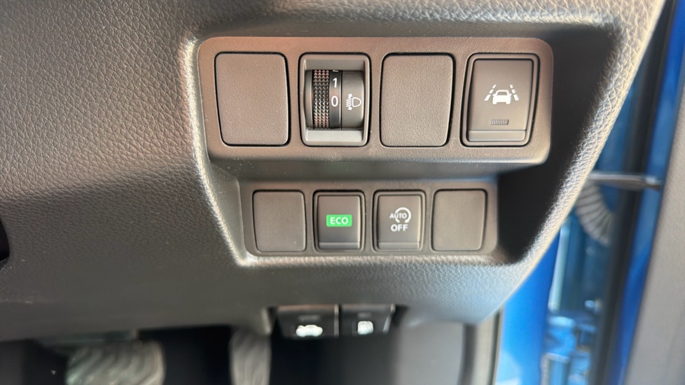Nissan Qashqai 1.3 DiG-T 160 N-Connecta 5dr DCT [Glass Roof Pack] Petrol Hatchback - Image 28