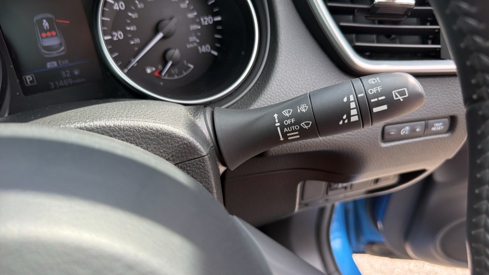 Nissan Qashqai 1.3 DiG-T 160 N-Connecta 5dr DCT [Glass Roof Pack] Petrol Hatchback - Image 32