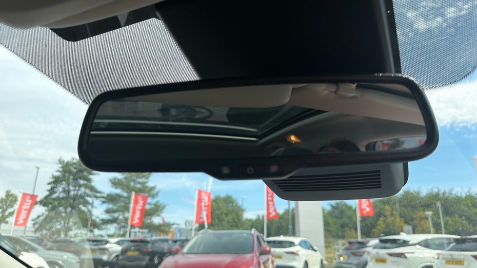 Nissan Qashqai 1.3 DiG-T 160 N-Connecta 5dr DCT [Glass Roof Pack] Petrol Hatchback - Image 34
