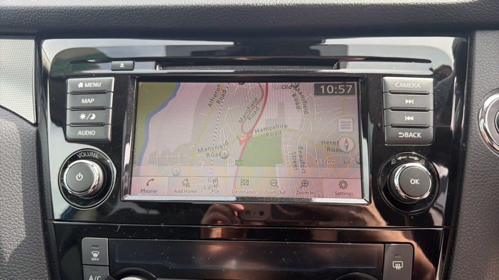 Nissan Qashqai 1.3 DiG-T 160 N-Connecta 5dr DCT [Glass Roof Pack] Petrol Hatchback - Image 35